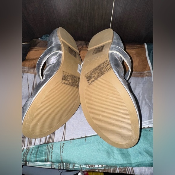 Metallic ballerina flats with buckle detail - Picture 3 of 5